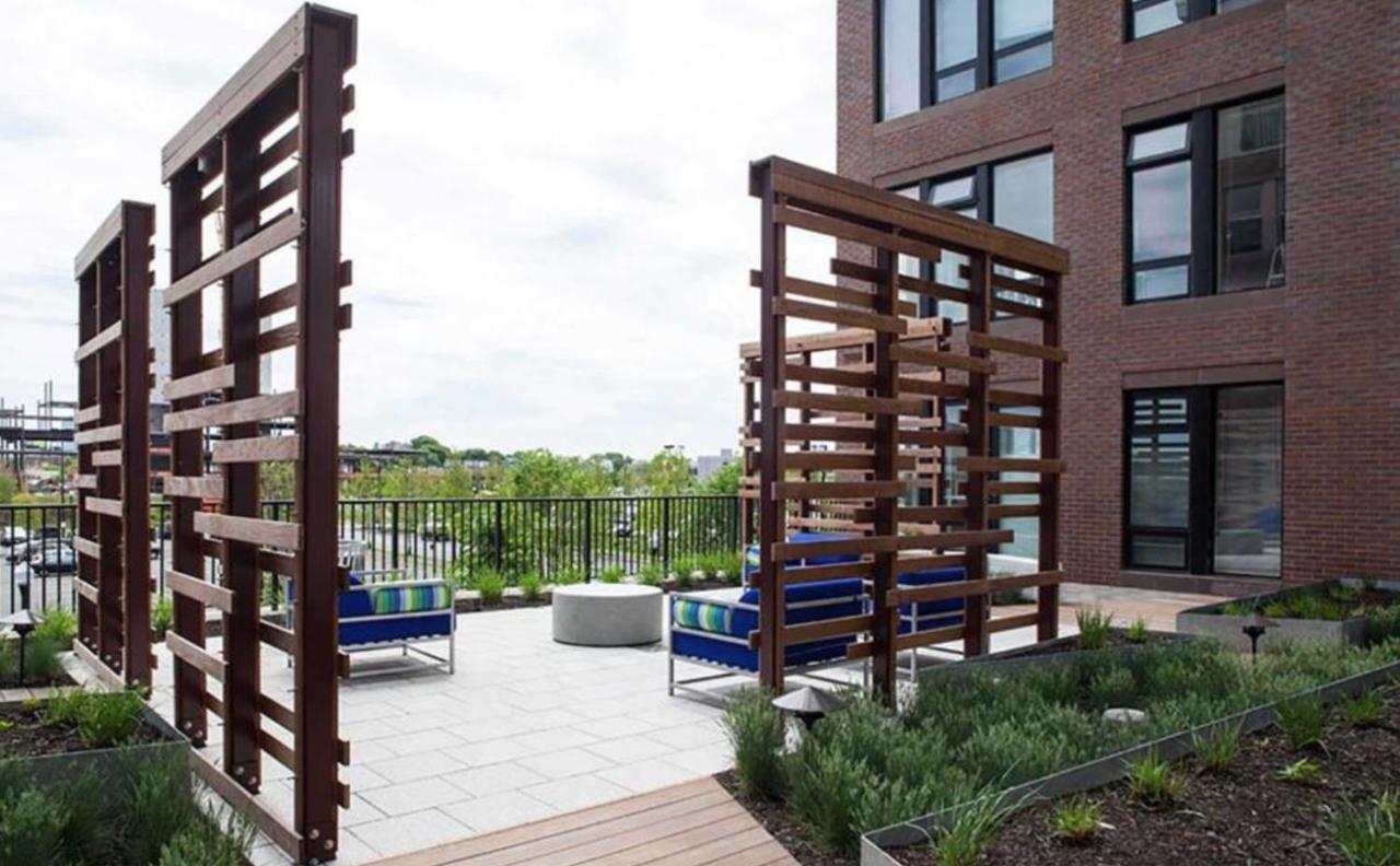 1br W Wd Gym Roof Nr Assembly T Bos-555a